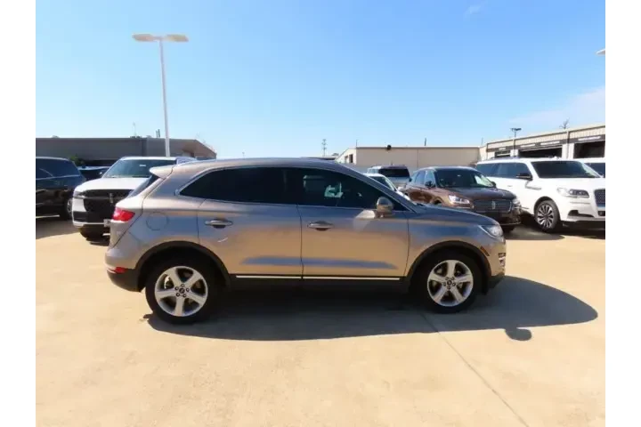 $17911 : Lincoln MKC 2018 Premiere 4d image 8