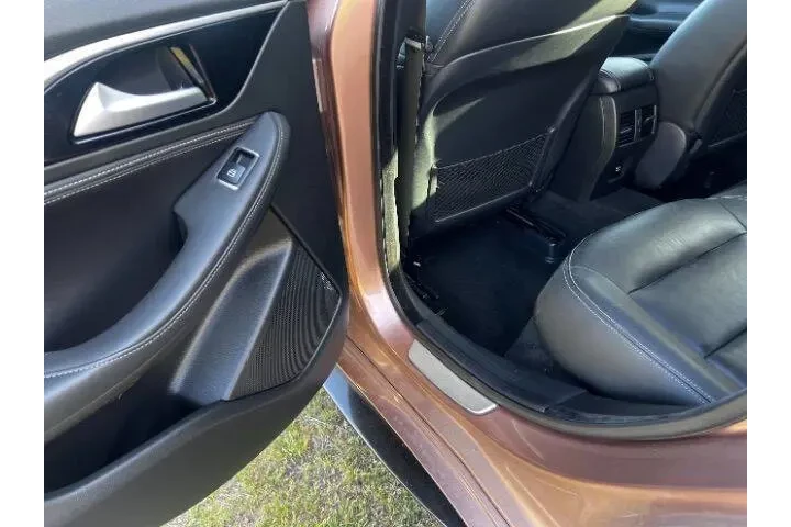 $15995 : 2017 QX30 Premium image 4