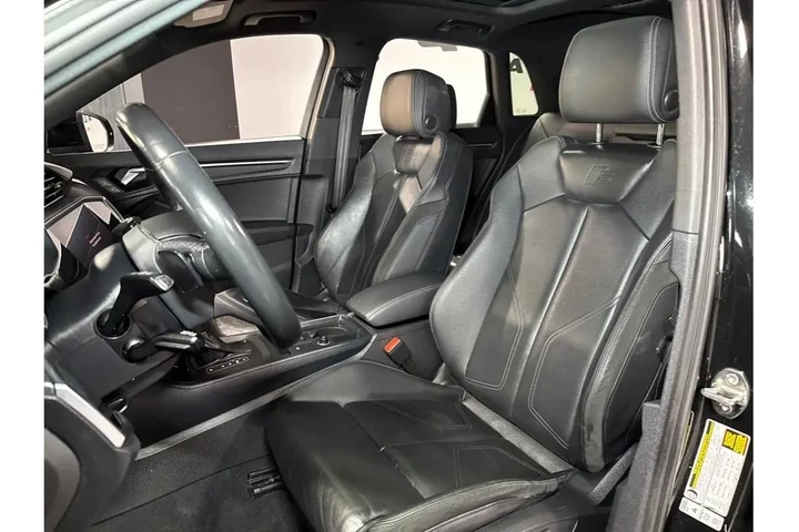 2022 Audi Q3 45 TFSI S line Pr image 5