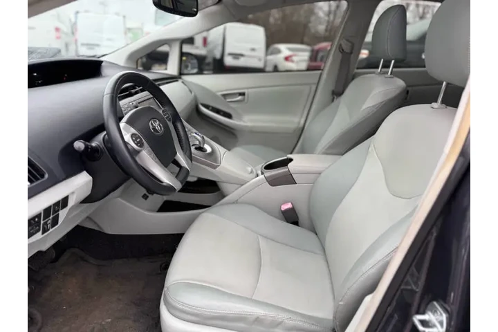 $11495 : 2013 Prius Four image 10