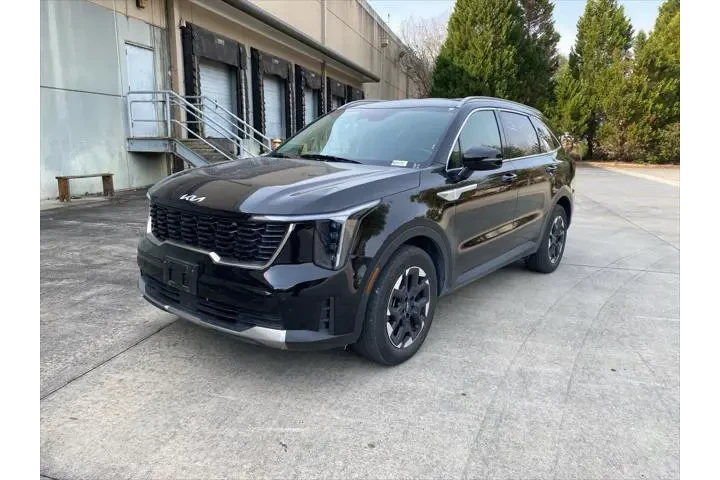 $23920 : Kia Sorento 2024 S 4dr SUV image 2