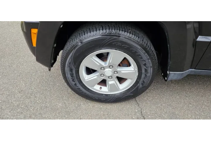 $6395 : 2012 Liberty Latitude image 9