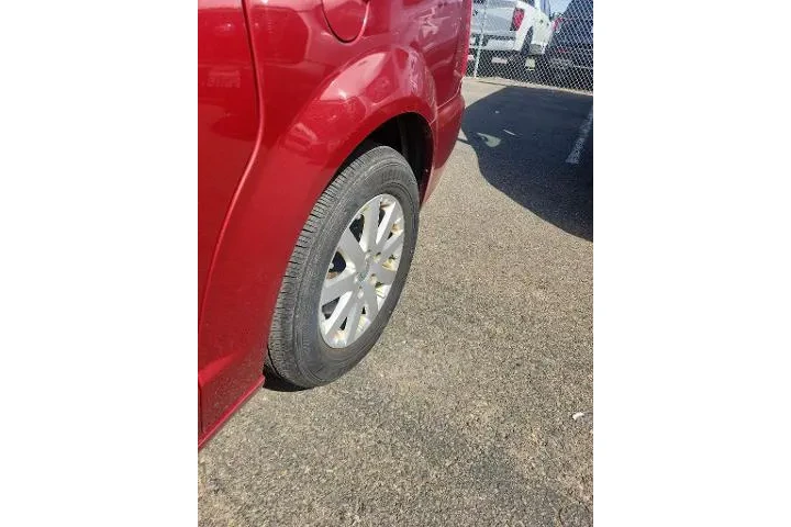 $10291 : Chrysler Town and Country 20 image 8