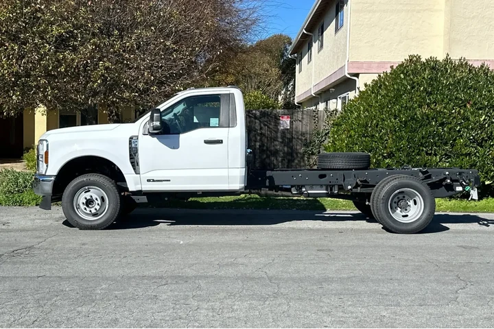 Ford F-350 Super Duty 2024 4 image 2