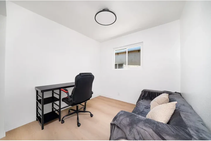 $1400 : Santa Ana - Home Available image 6