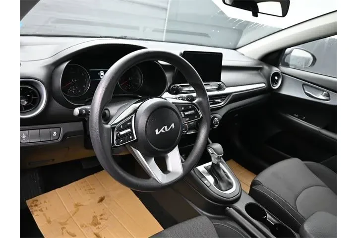 $17594 : Kia Forte 2024 LXS 4dr Sedan image 7