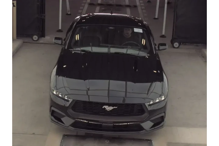 $30490 : Ford Mustang 2025 EcoBoost 2 image 2