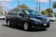 2016 Toyota Sienna XLE Minivan thumbnail