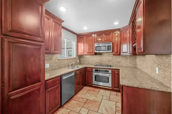 $1700 : Downey 🏠 Pet Friendly Renta image 5