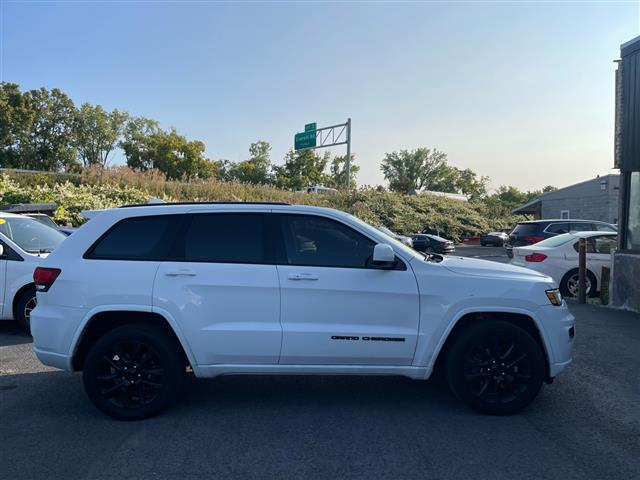 $15900 : 2018 Grand Cherokee image 5