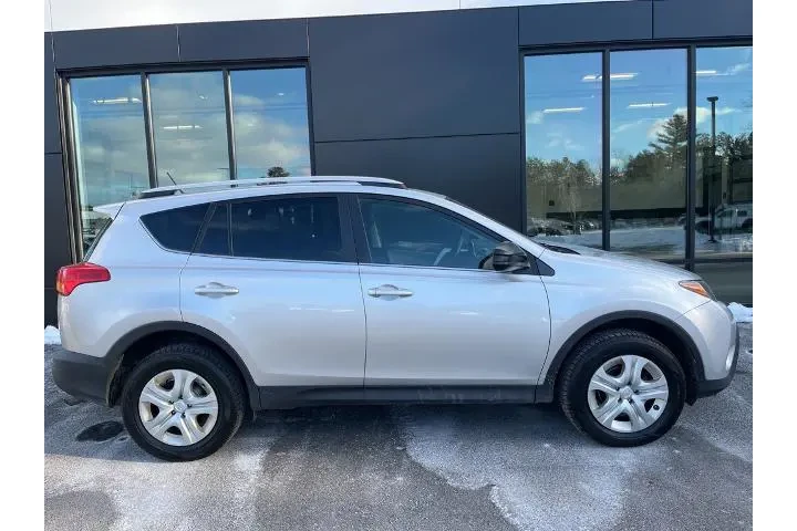 $11850 : Toyota RAV4 2015 AWD LE 4dr image 3