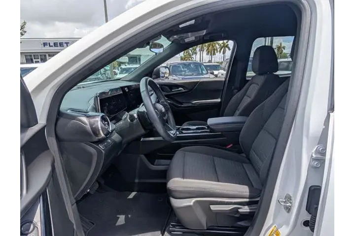$27997 : Chevrolet Equinox 2025 LT 4d image 9