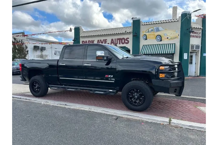 $31995 : 2019 Silverado 3500HD LTZ image 3
