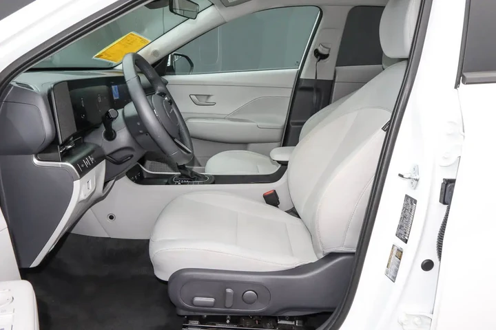 $21788 : 2025 Kona SEL FWD image 7