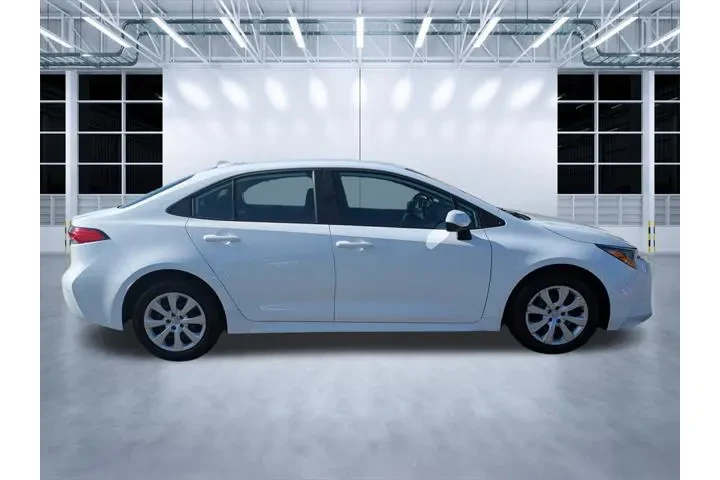 $17746 : Toyota Corolla 2024 LE 4dr S image 3