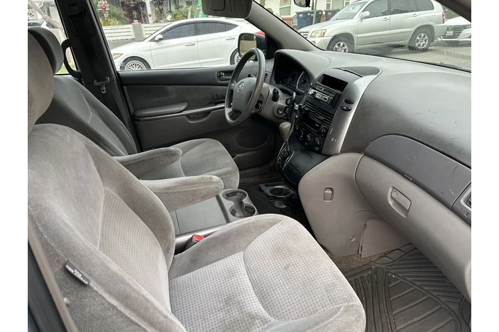 $2900 : Toyota Sienna image 3