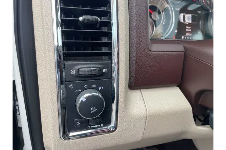 $31992 : Ram 1500 2017 4x4 Laramie Li image 8