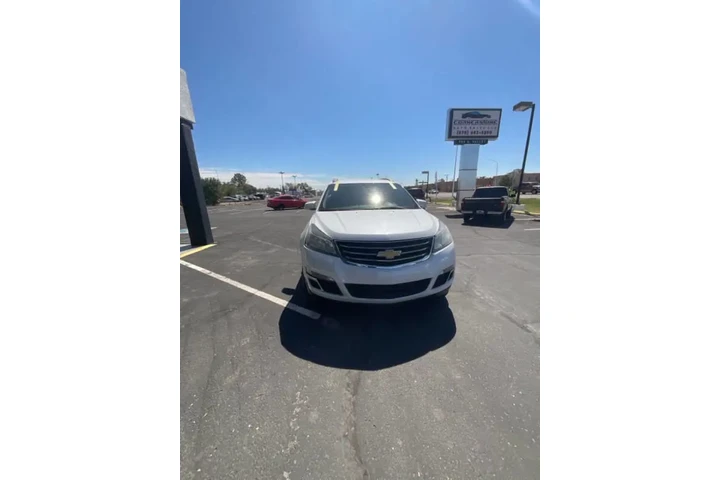2016 Traverse LT image 2