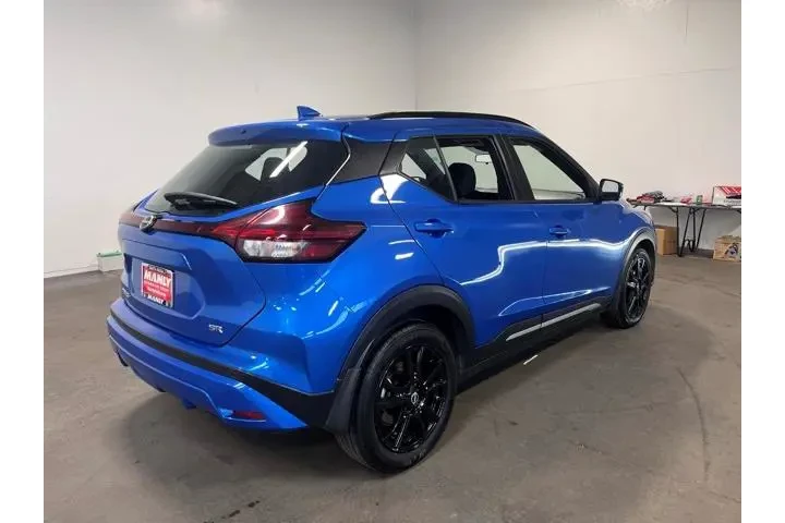 $17954 : Nissan Kicks 2023 SR 4dr Cro image 3