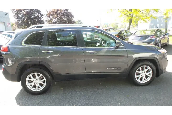 $12900 : 2017 Cherokee Latitude image 4