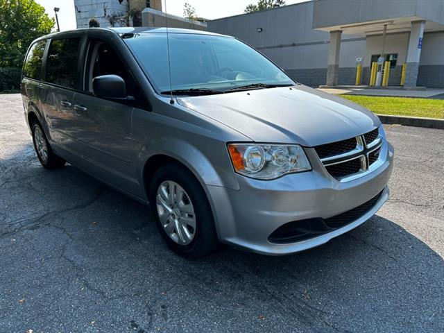 2017 Grand Caravan SE image 1