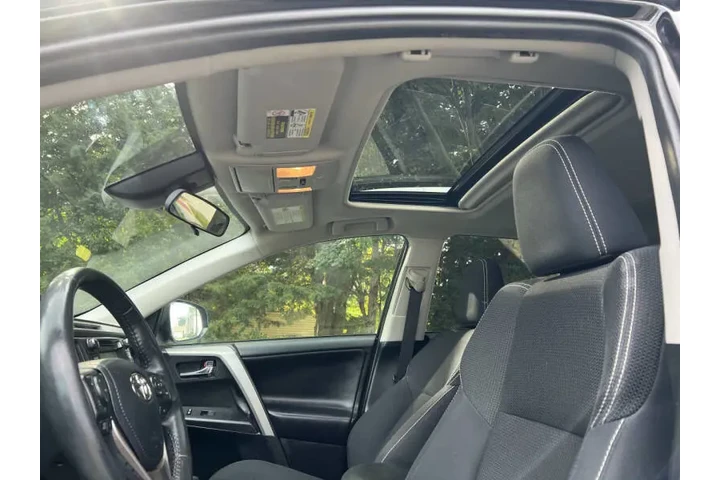 $13997 : 2018 RAV4 XLE image 9