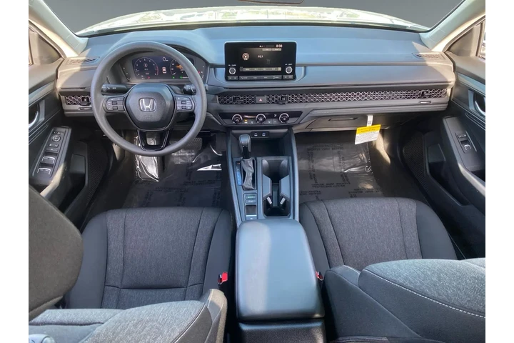 $31553 : Honda Accord 2025 LX 4dr Sed image 10