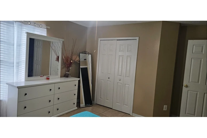 $750 : Cuarto para renta image 2