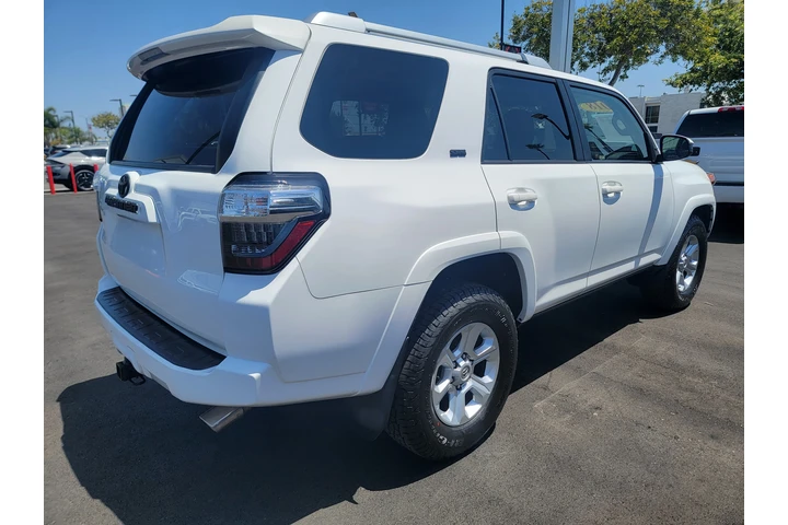 2018 Toyota 4Runner SR5 image 3