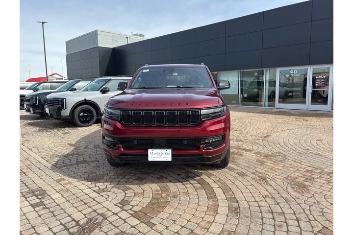 $57999 : 2024 Wagoneer Series II image 2