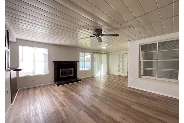 $980 : Fully Remodeled kitchen home image 5