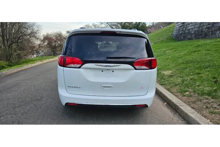 $10495 : 2018 Pacifica Touring L image 10