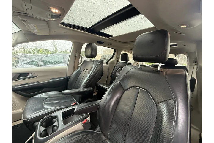 $11990 : 2018 Pacifica Limited image 7