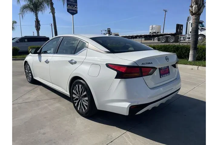 $19250 : Nissan Altima 2023 2.5 SV 4d image 6