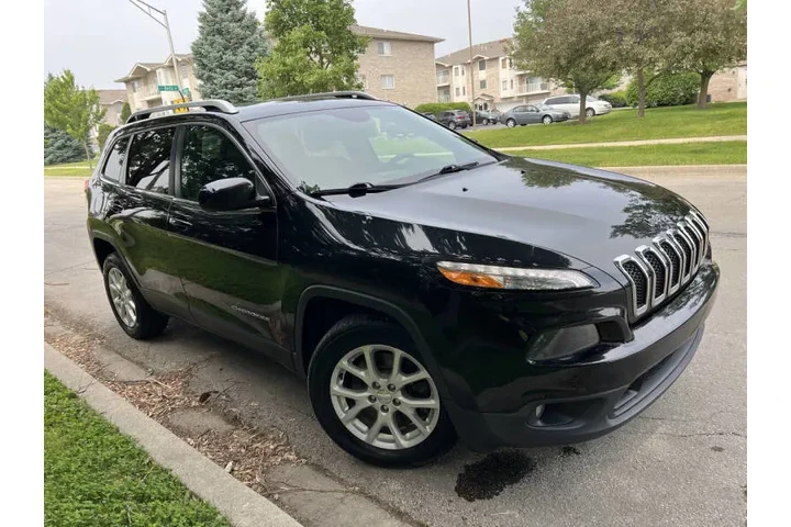 $6997 : 2015 Cherokee Latitude image 2