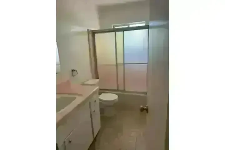 RENTO APTO EN L.A./ 90044 image 7