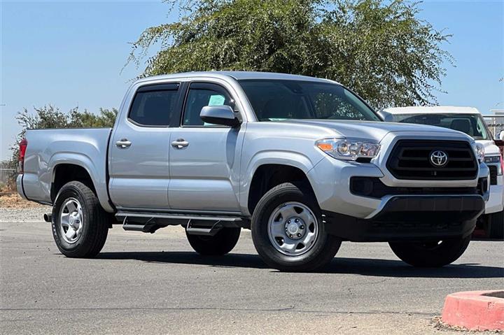 $29950 : Tacoma SR image 2