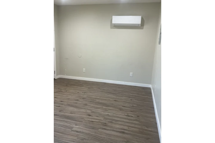 $1800 : Rento image 1