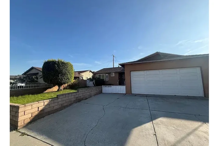 $2795 : For rent is a completely house image 1