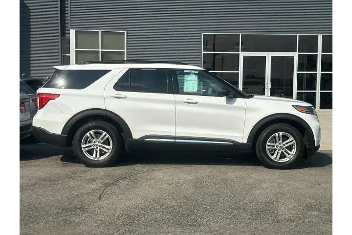$31670 : Ford Explorer 2022 AWD XLT 4 image 2
