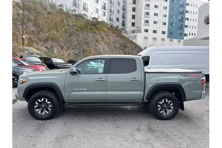 $39988 : Toyota Tacoma 2023 4x4 TRD P image 4