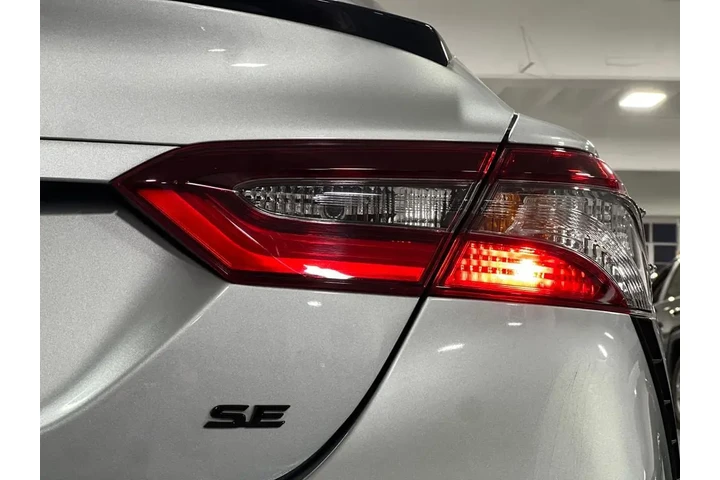 $15988 : 2022 Camry Hybrid Nightshade image 10