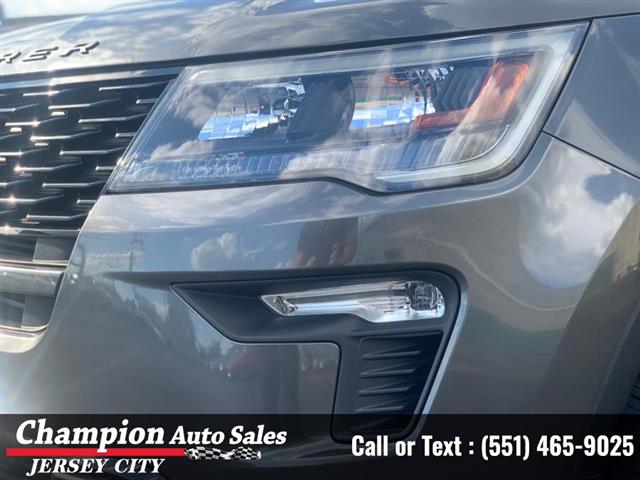 Used 2018 Explorer Sport 4WD image 2