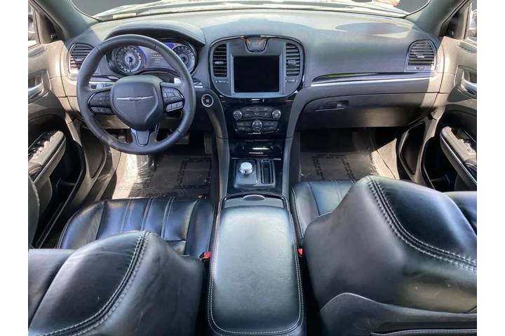 $34053 : Chrysler 300 2023 S V6 4dr S image 10