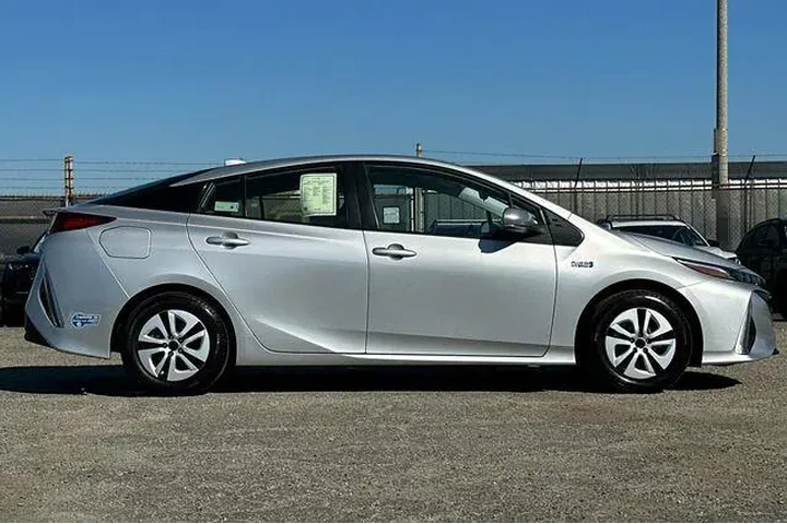 $18875 : Toyota Prius Prime 2021 XLE image 2