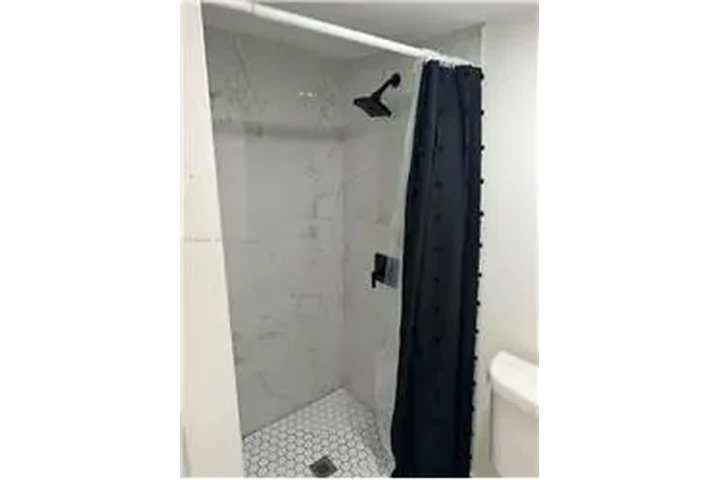 $1250 : Rental property with 1 bedro image 6