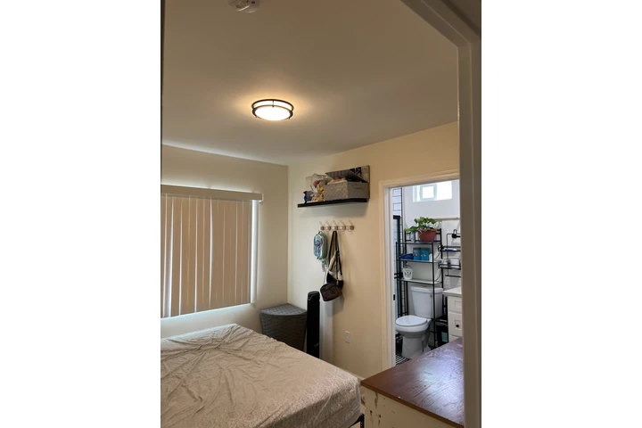 $900 : RENTO CUARTO Y BAÑO image 1