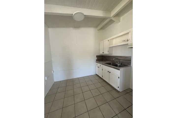 $1150 : Apt 1 rec 1 baño image 4