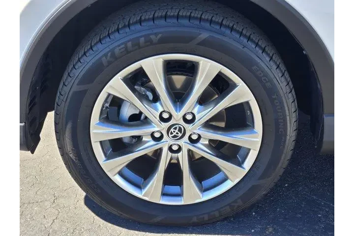 $23991 : Toyota RAV4 2018 Limited 4dr image 9