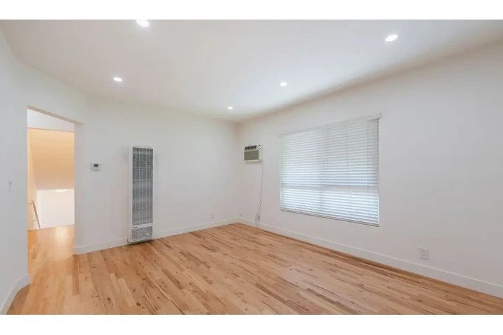 $1900 : 2 Bed 1Bath Apt in Westmont image 9